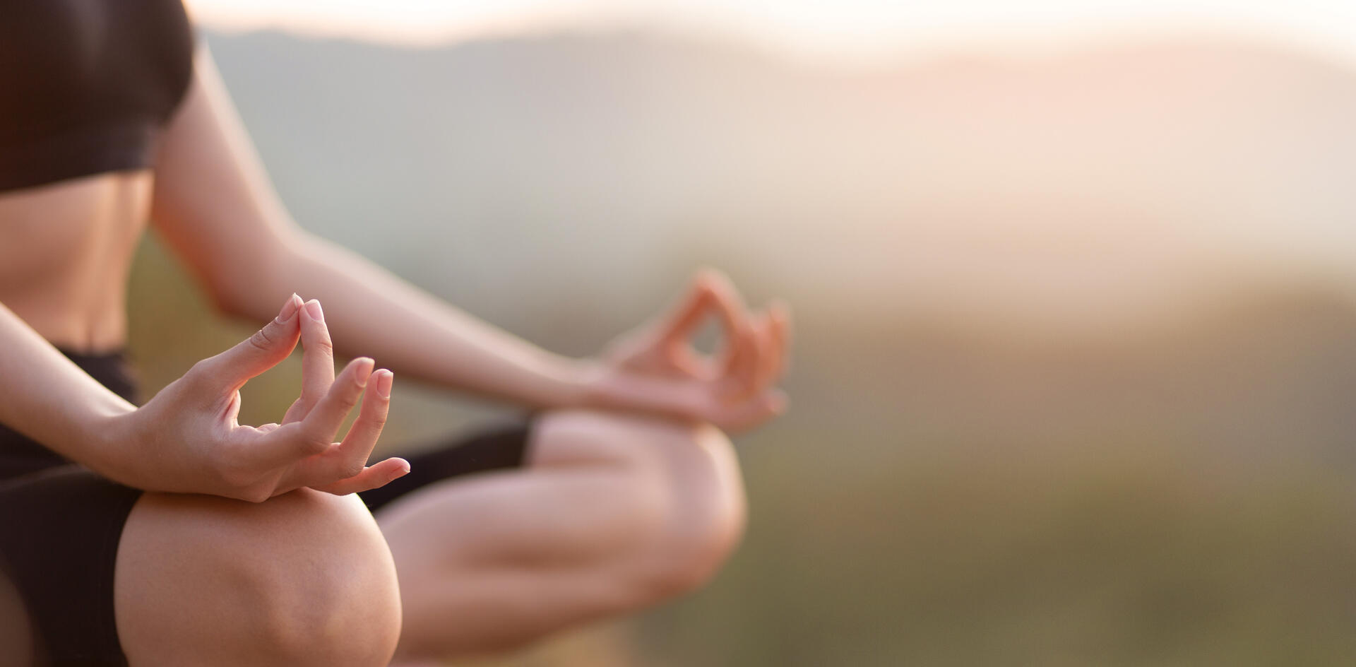 瑜伽盘坐 Yoga meditation2