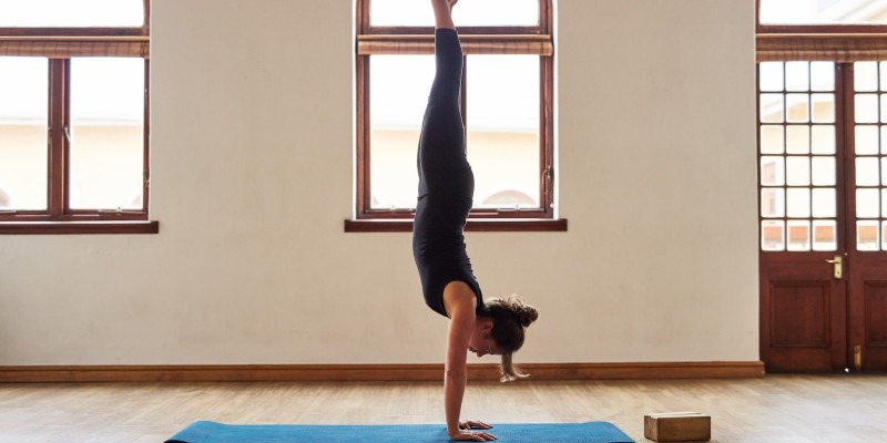 瑜伽倒立 Yoga Inversion