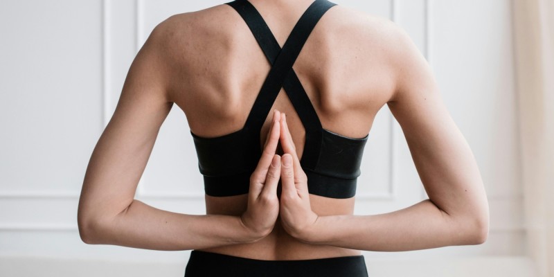 反祈祷式 Paschima Namaskarasana1