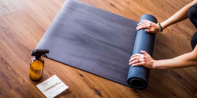 清洁瑜伽垫 Clean yoga mat (2)