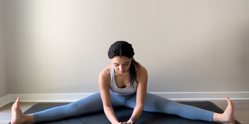 坐角式 Upavistha Konasana