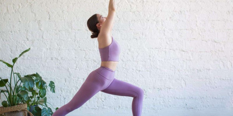 战士一式 Virabhadrasana I