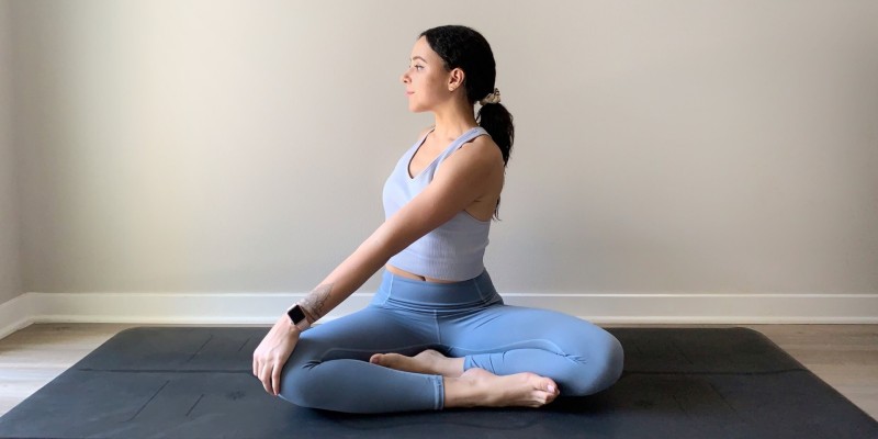 简易坐 Sukhasana