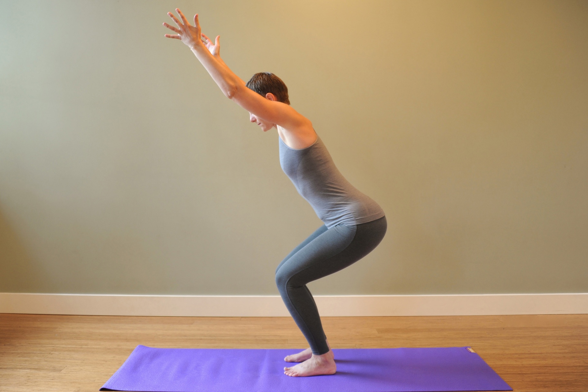 幻椅式 Utkatasana