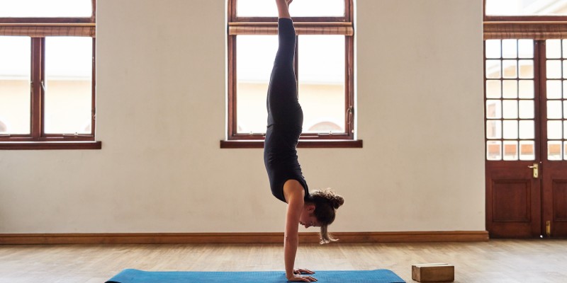 瑜伽倒立 Yoga handstand2