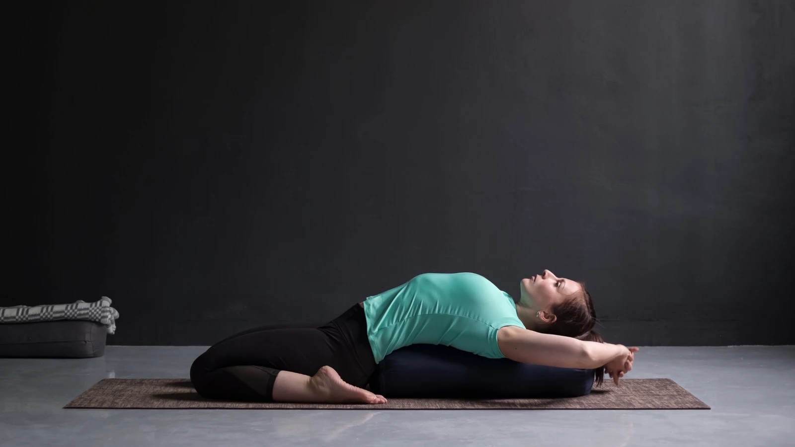 卧英雄式 Supta Virasana