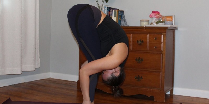 站立前屈 Uttanasana
