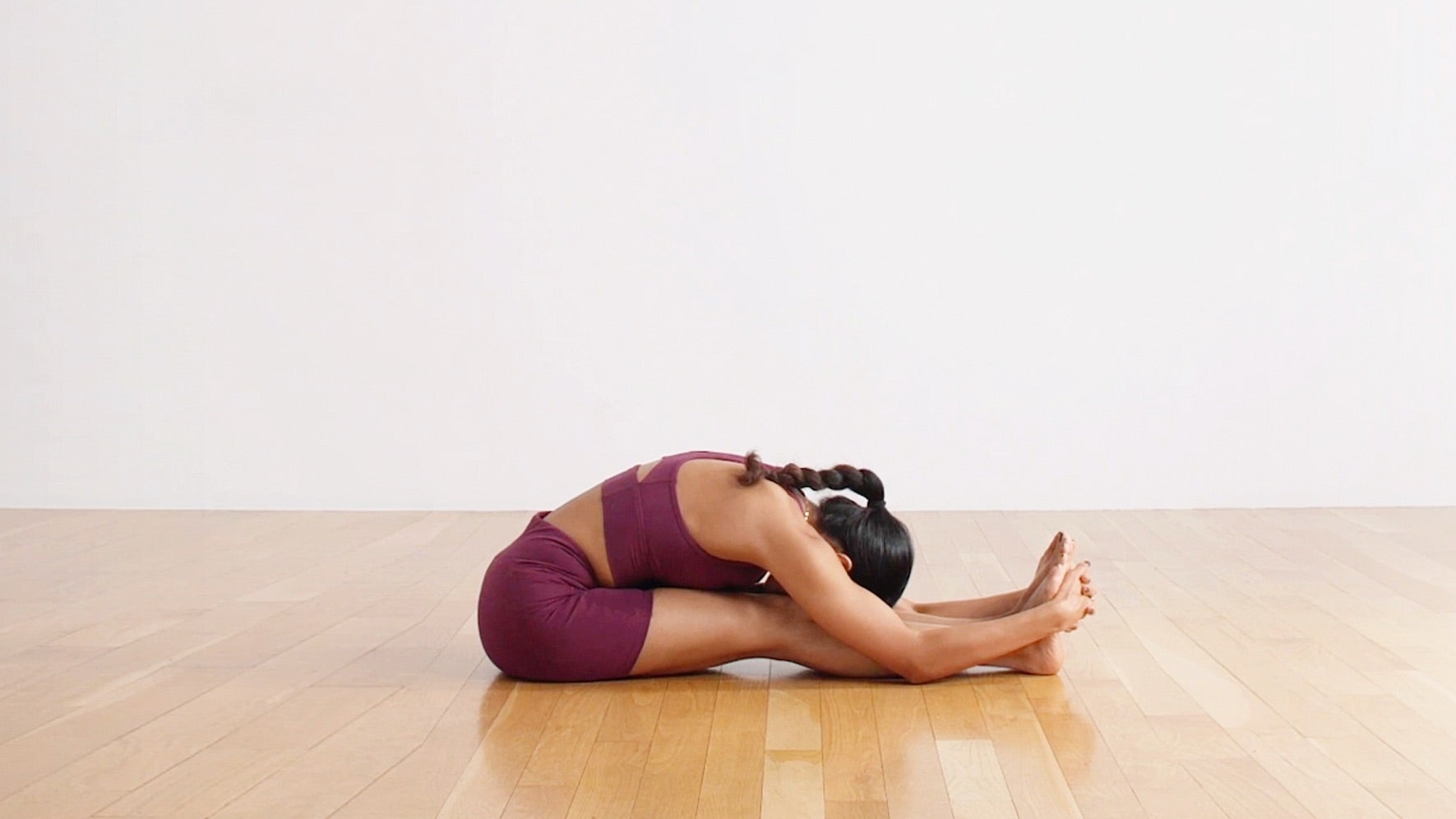坐姿前屈 Sitting posture forward bending
