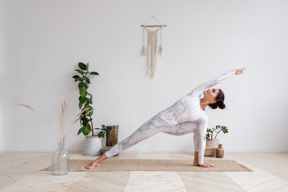 侧身伸展 Utthita Parsvakonasana