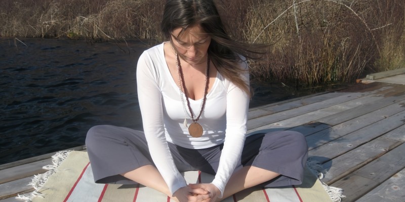 蝴蝶式 Baddha Konasana