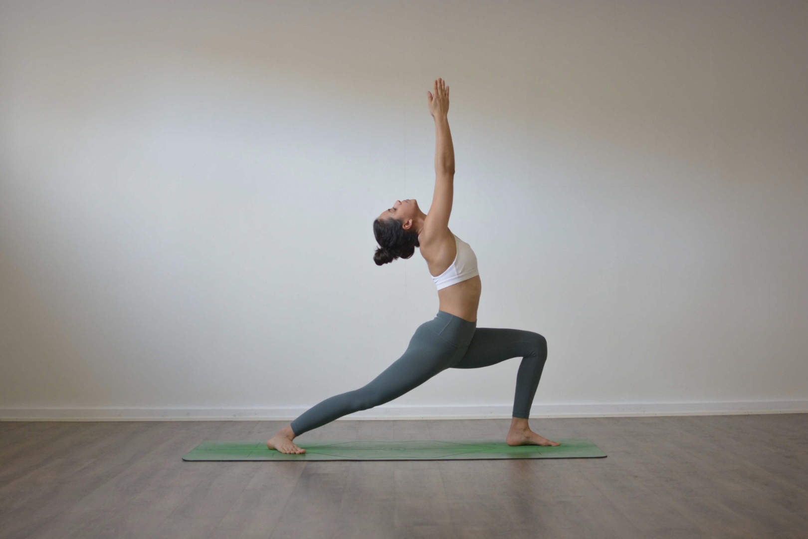 拜日式 Surya Namaskar