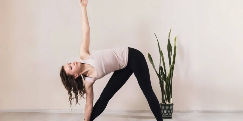 三角伸展式 Trikonasana