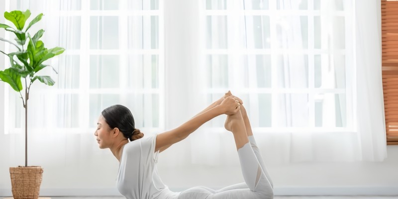 弓式 Dhanurasana