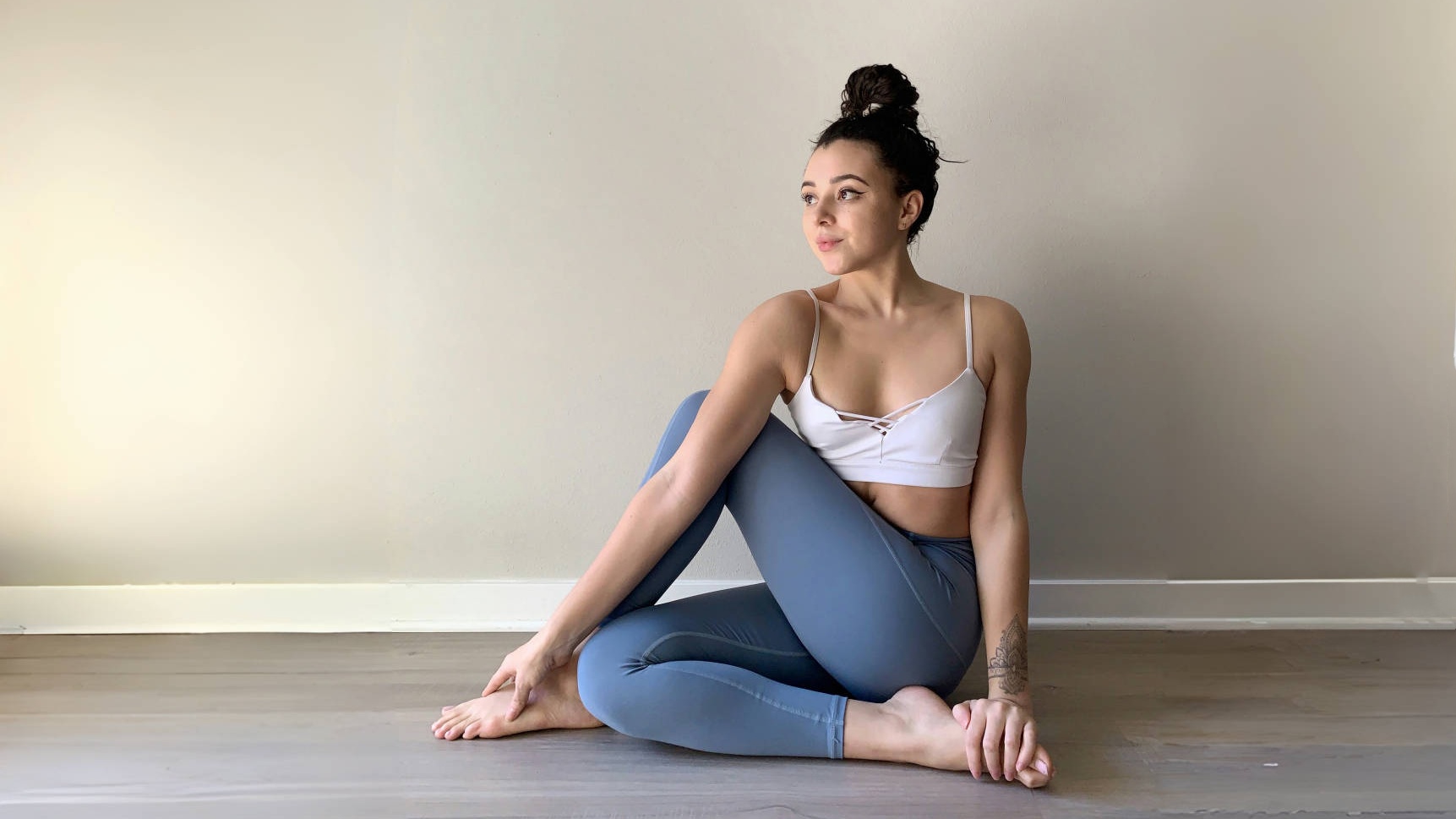 鱼王式 Matsyendrasana