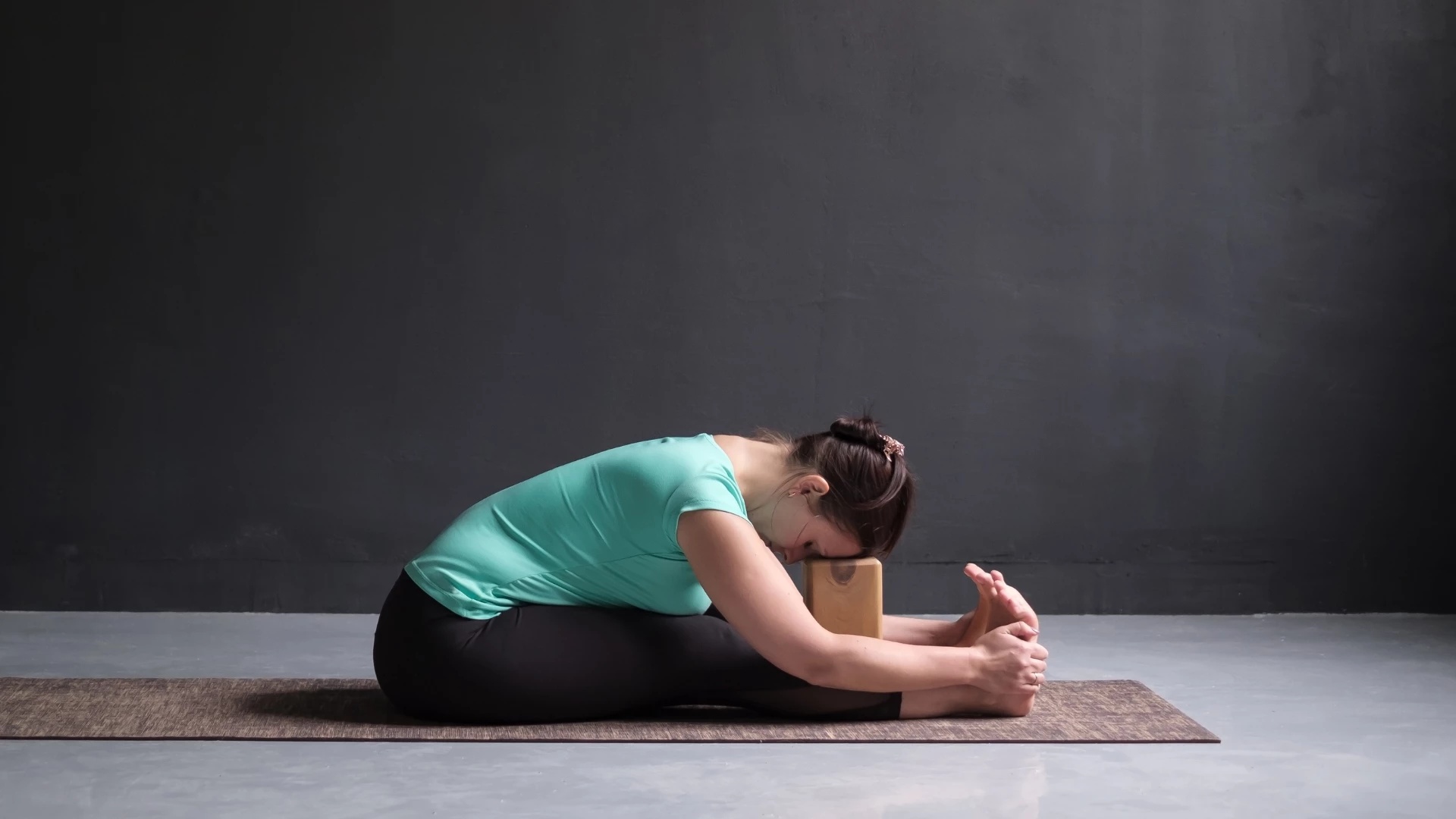 坐立前屈 Paschimottanasana