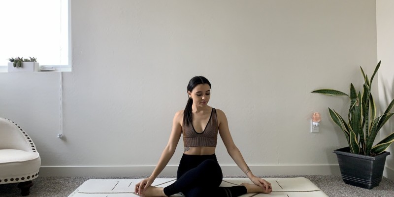 瑜伽收髋 Yoga hip closure