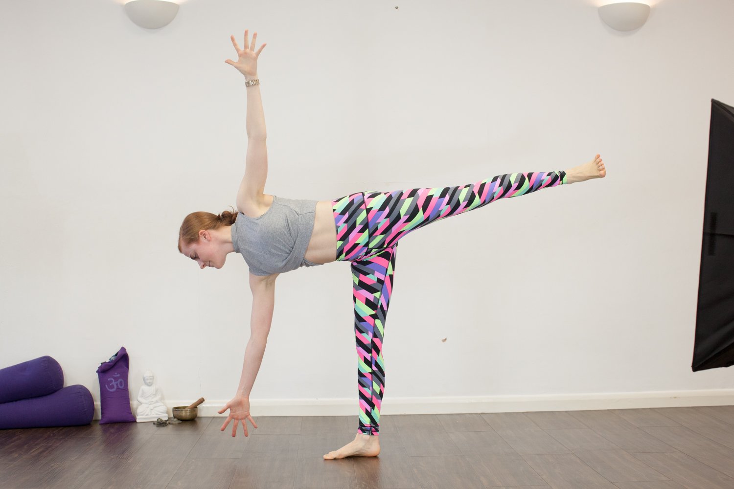 半月式 ardha chandrasana