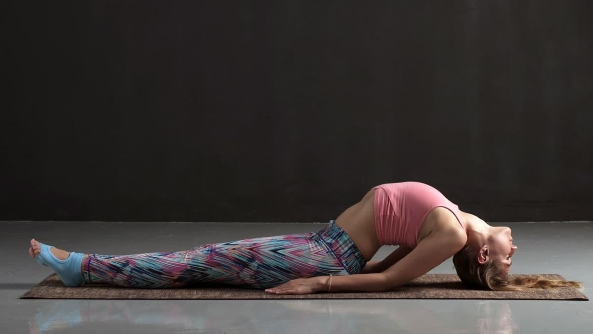 鱼式 Matsyasana