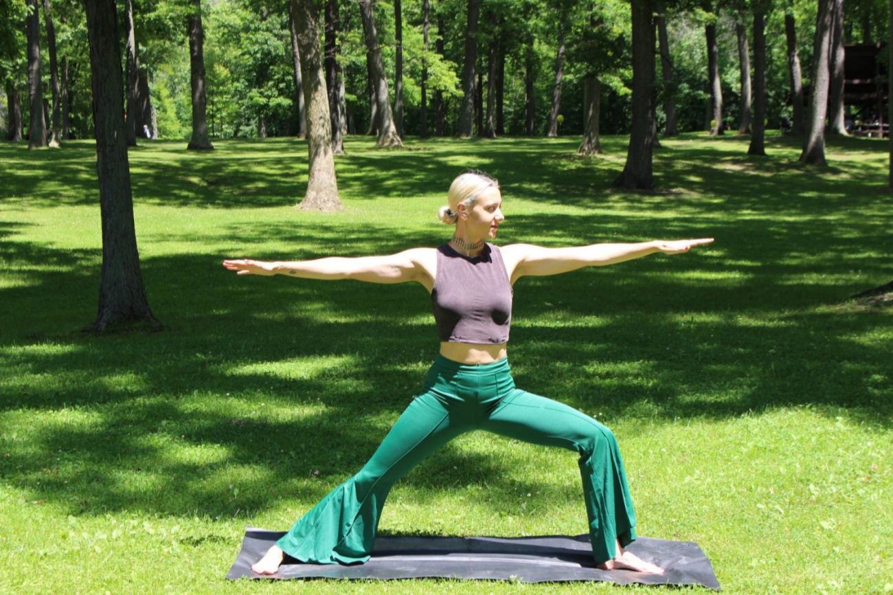 战士二式 Virabhadrasana II