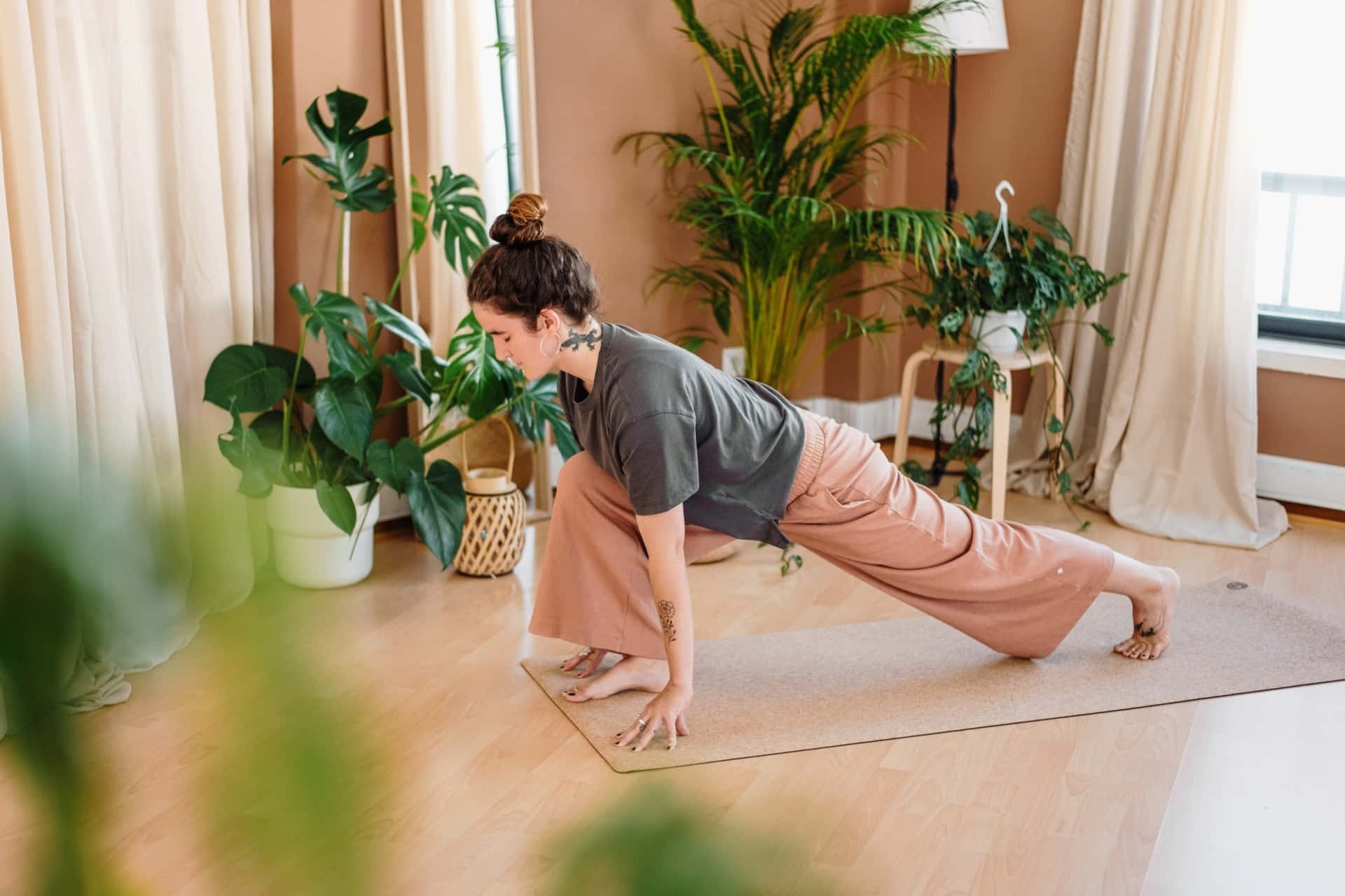 骑马式 Anjaneyasana