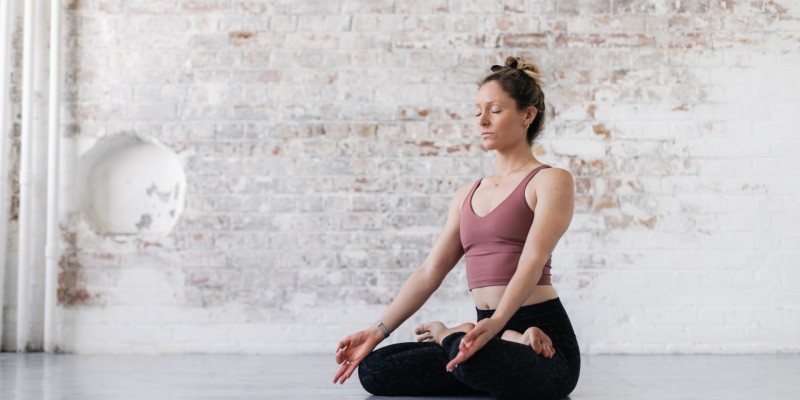 莲花坐 Padmasana