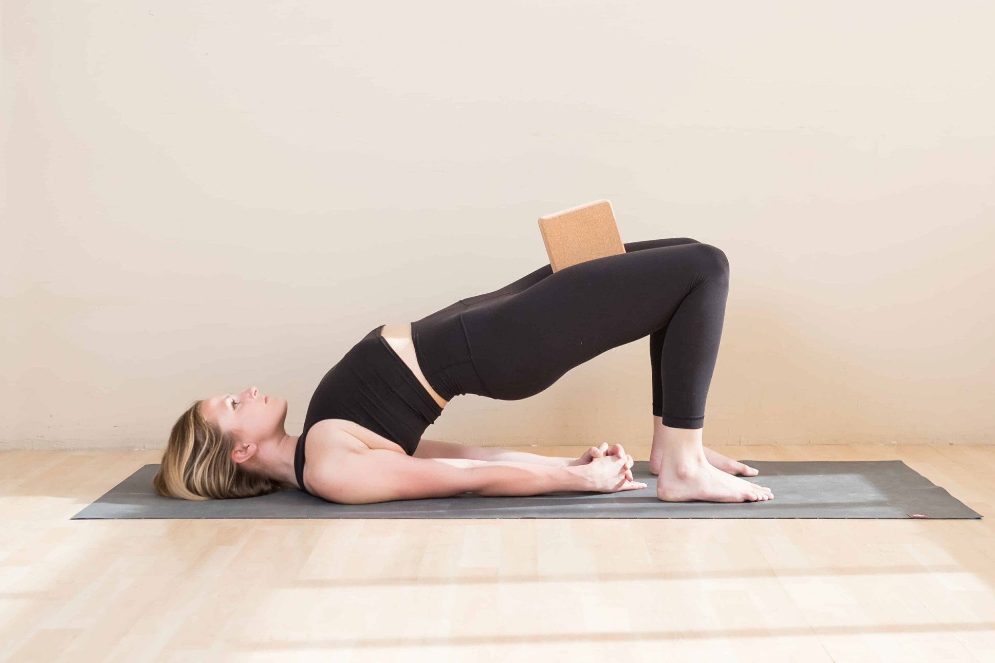 桥式 Setu Bandhasana