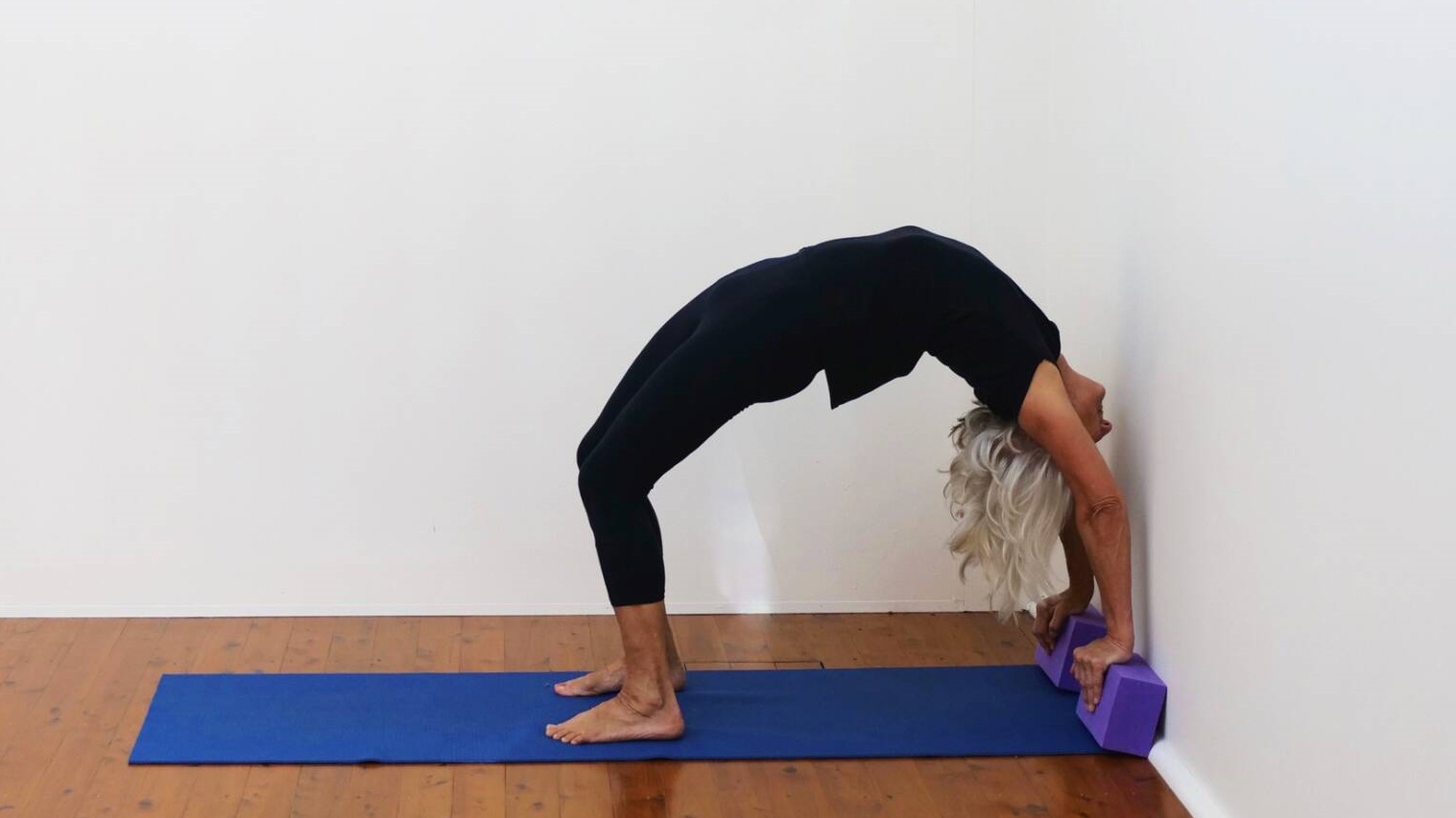 轮式 Urdhva Dhanurasana