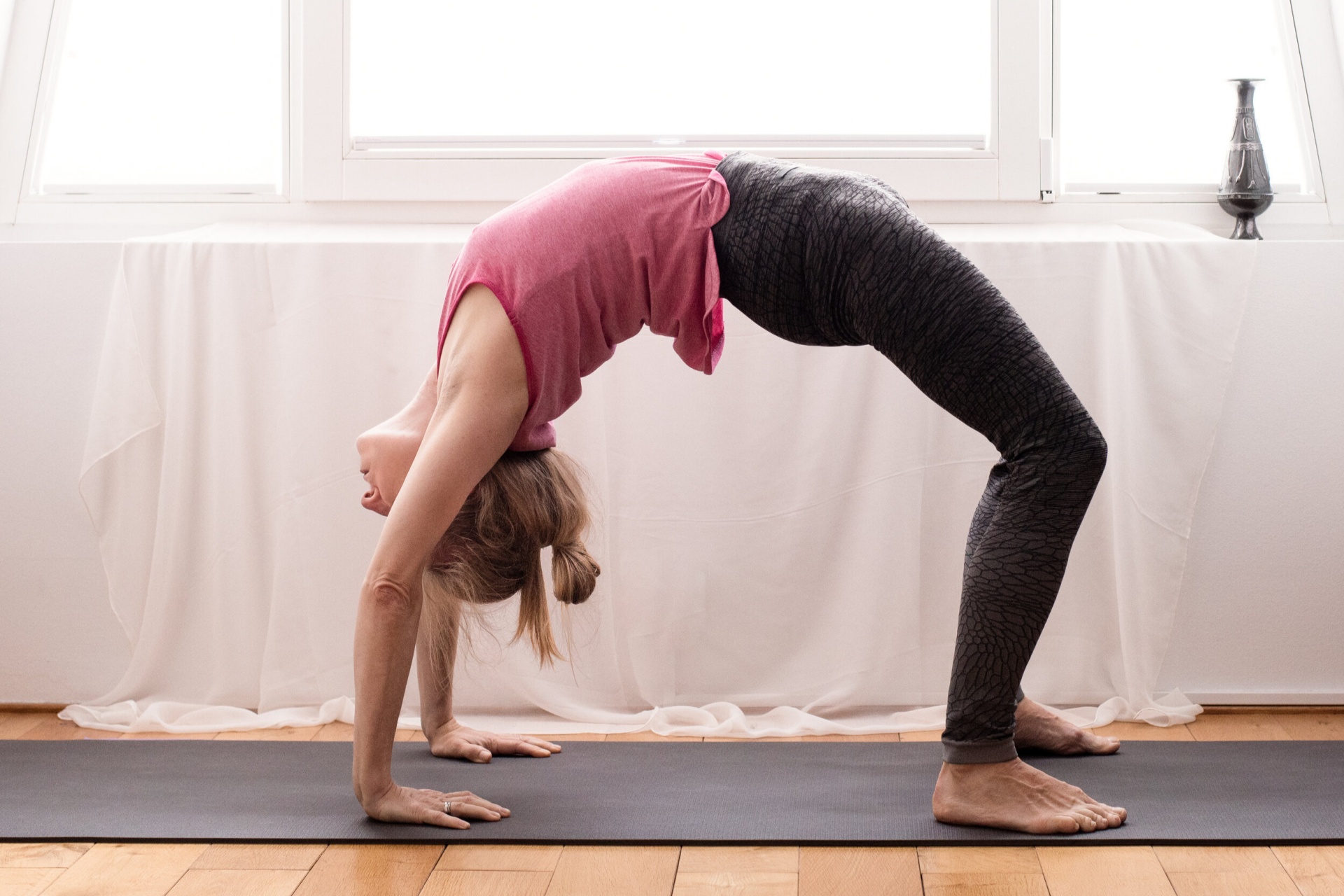 轮式 Urdhva Dhanurasana