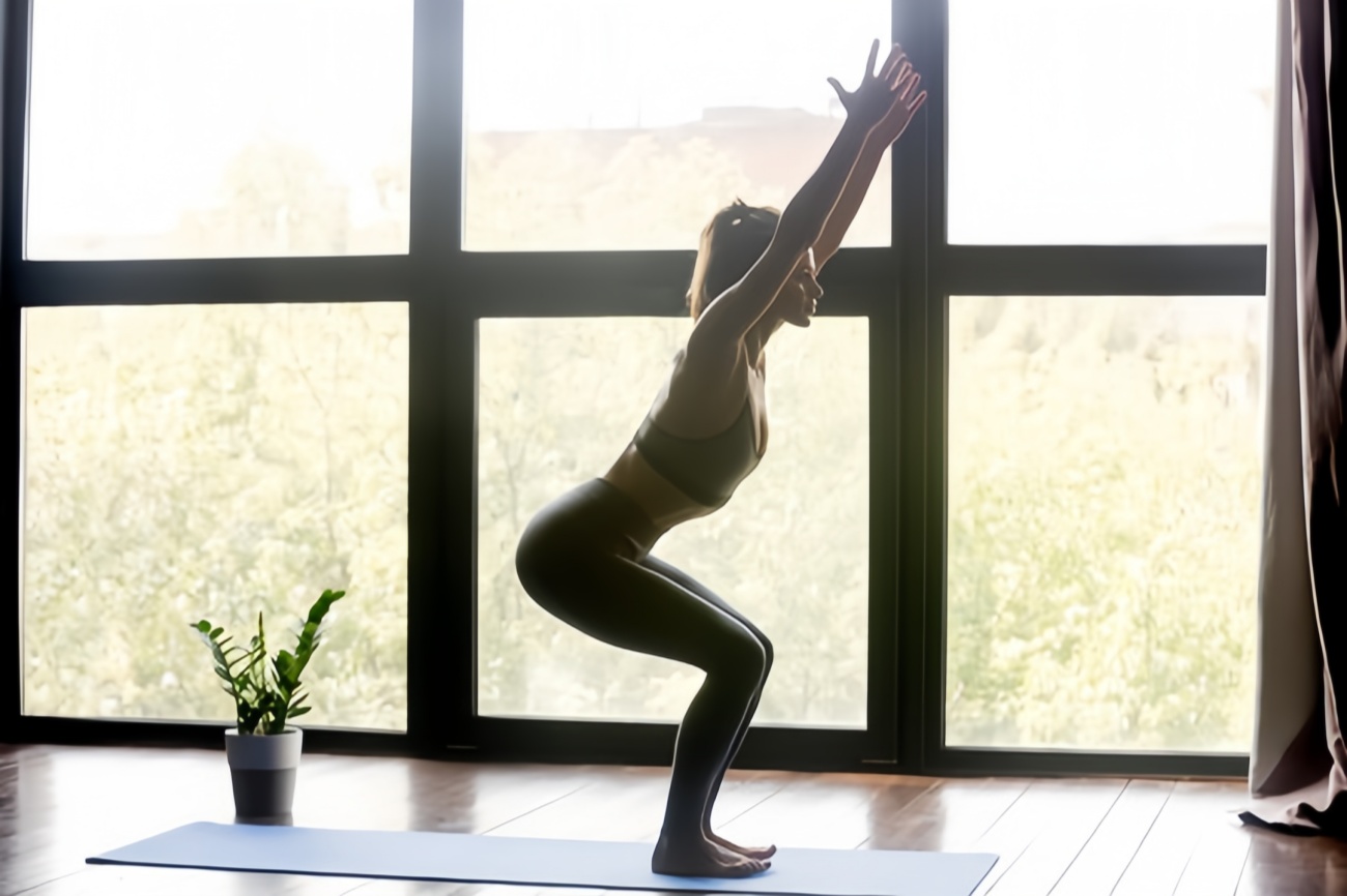 幻椅式 Utkatasana